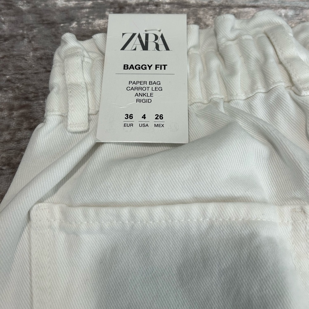 White Zara jean
cropped 
baggy